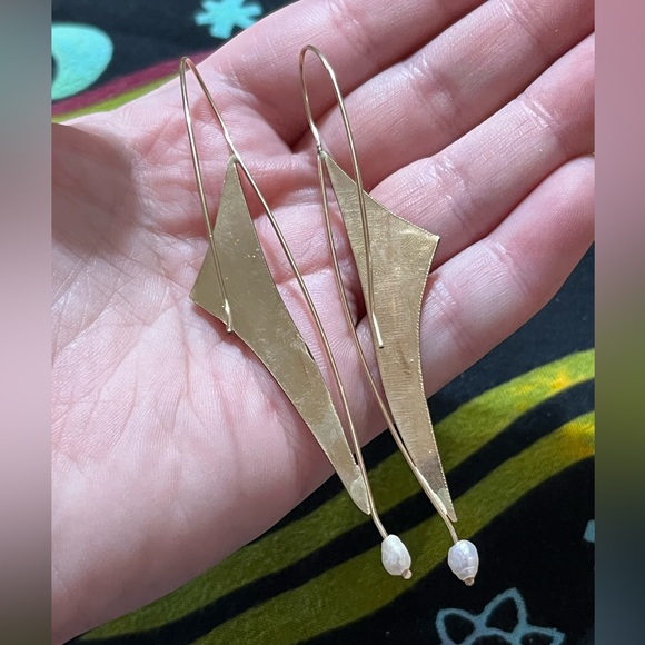 VTG Coastal Abstract Gold Tone Metal Freshwater Pearl Pierced Costume Earrings - Picture 5 of 6